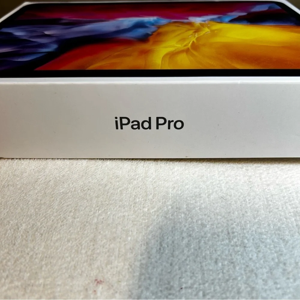 Lot of 4 Items iPad, iPad Pro, iPhone 7 Plus and iPhone 14+ Empty Boxes.